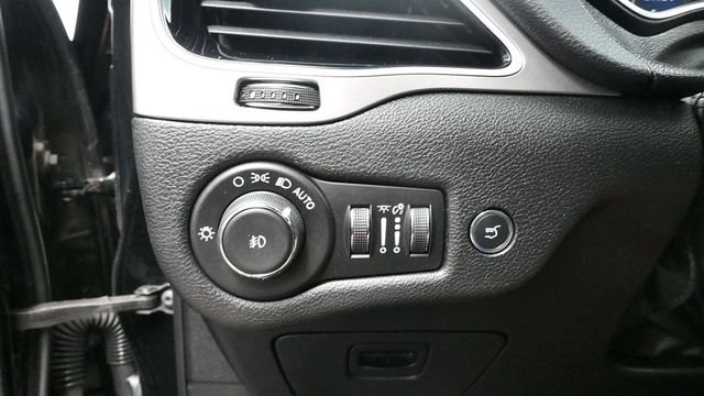 Used 2021 Black Jeep Latitude Lux image 14