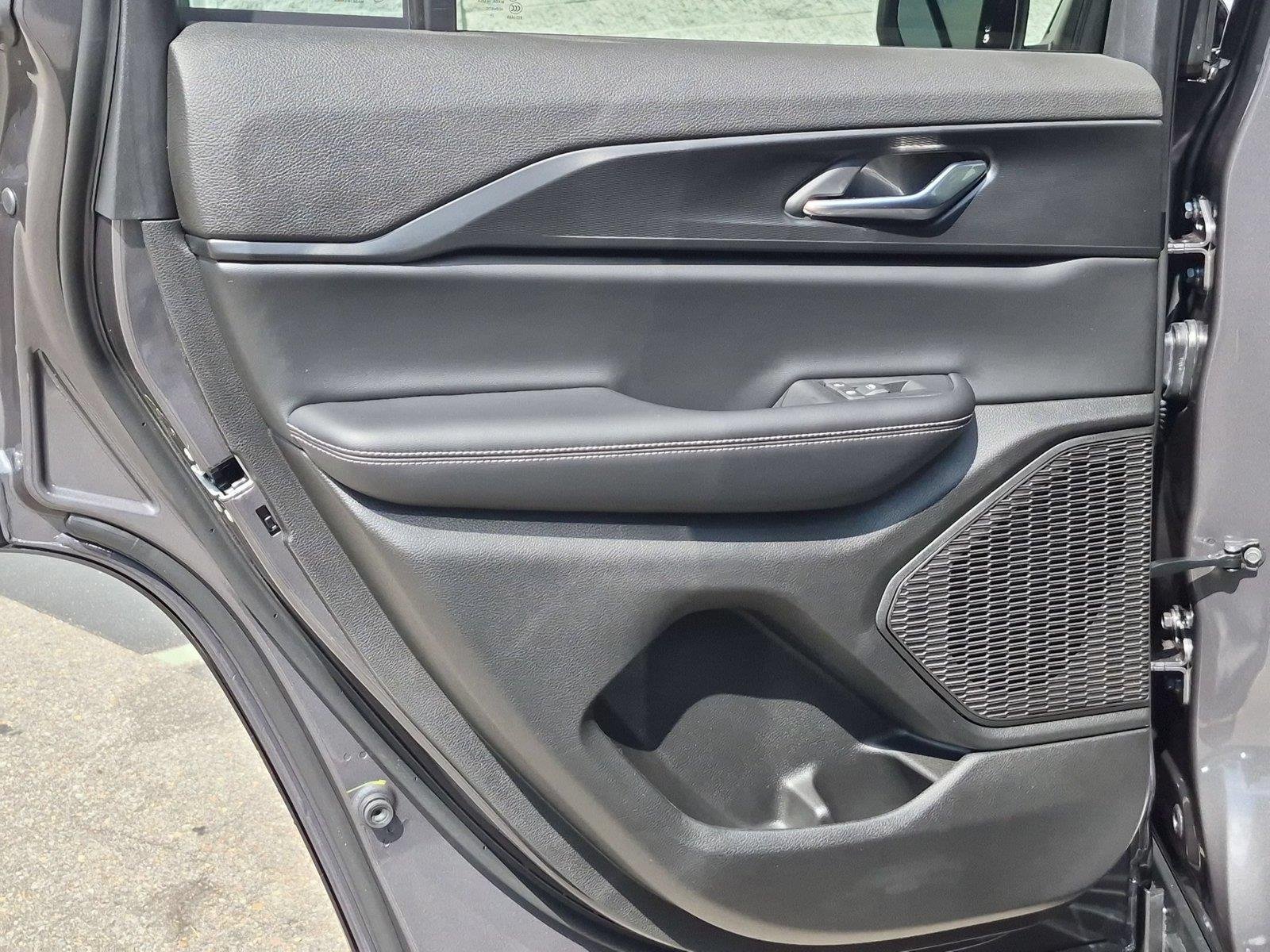 New 2026 Baltic Gray Metallic Clear-Coat Exterior Paint Jeep Laredo X image 30