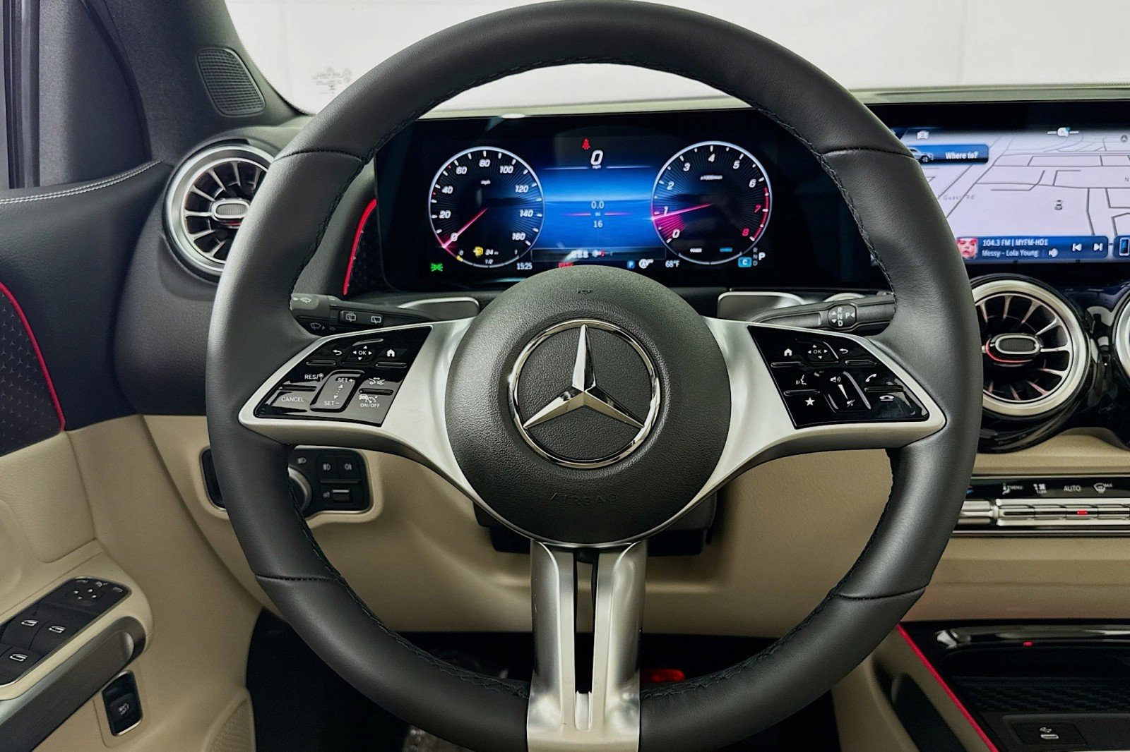New 2026 Polar White Mercedes-Benz GLB 250 SUV image 17