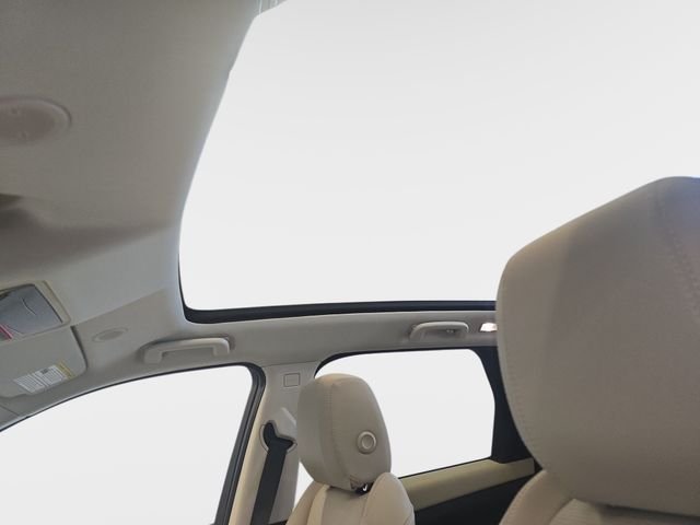 Certified Used 2025 White Land Rover S image 32
