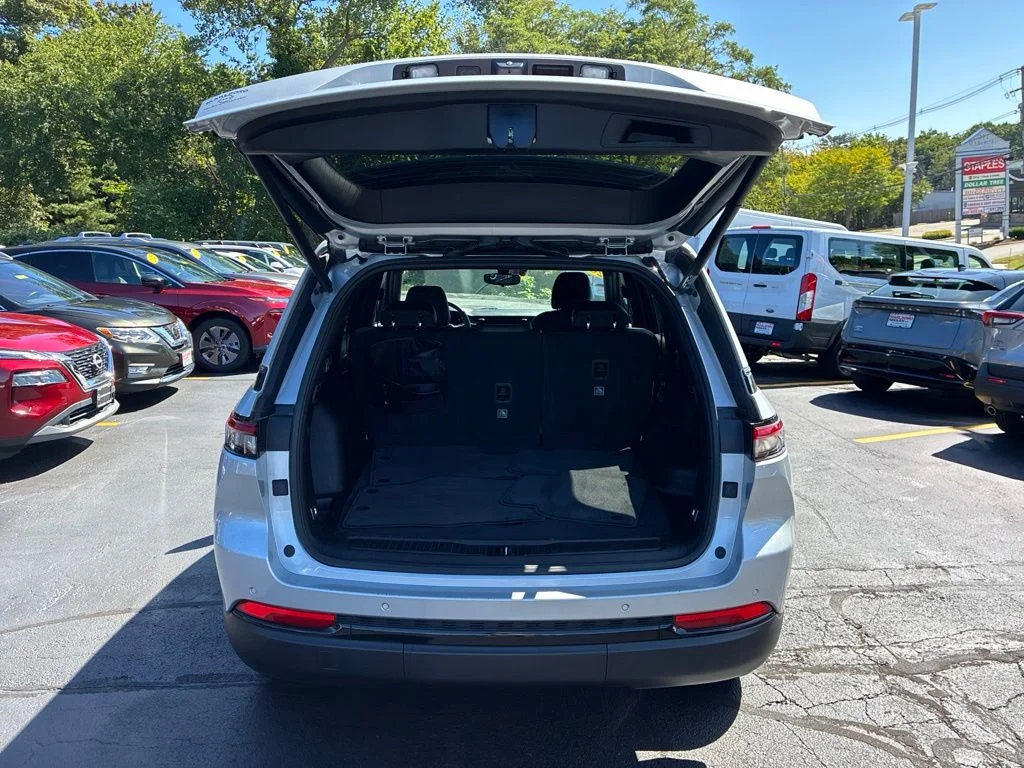 Used 2024 Silver Jeep Altitude X image 13