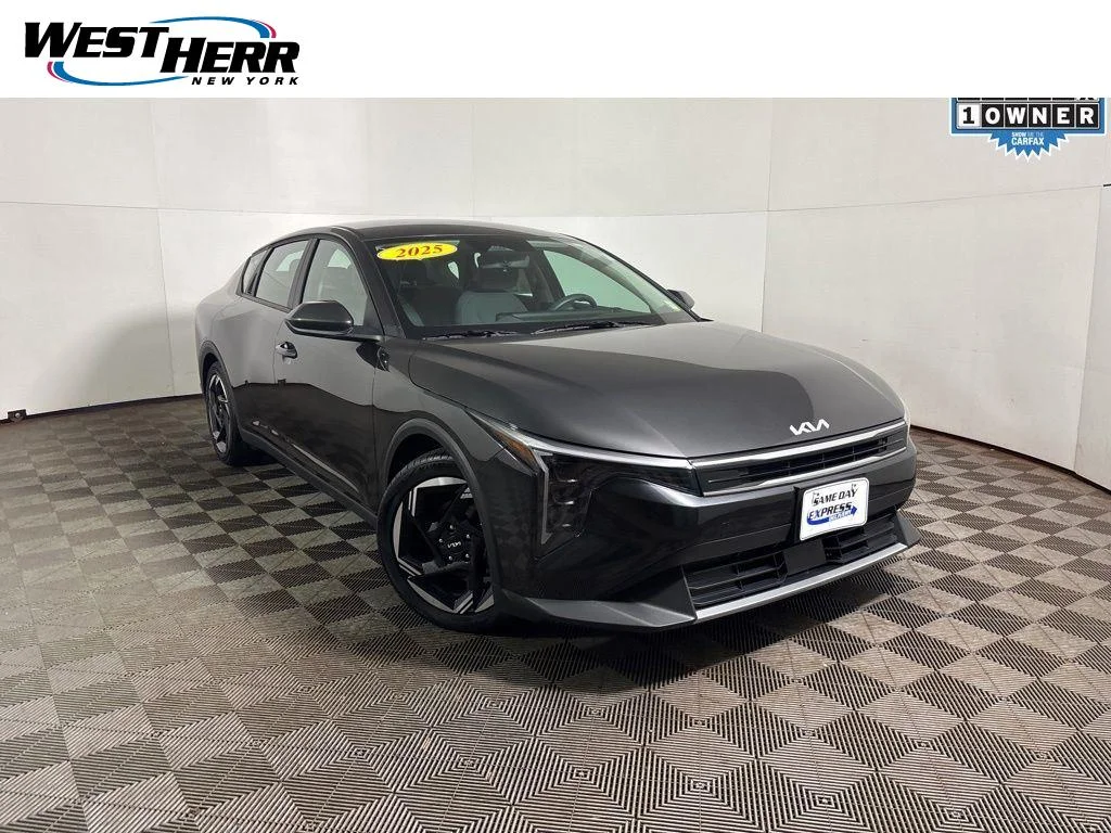 2025 Kia K4 EX AT's photo