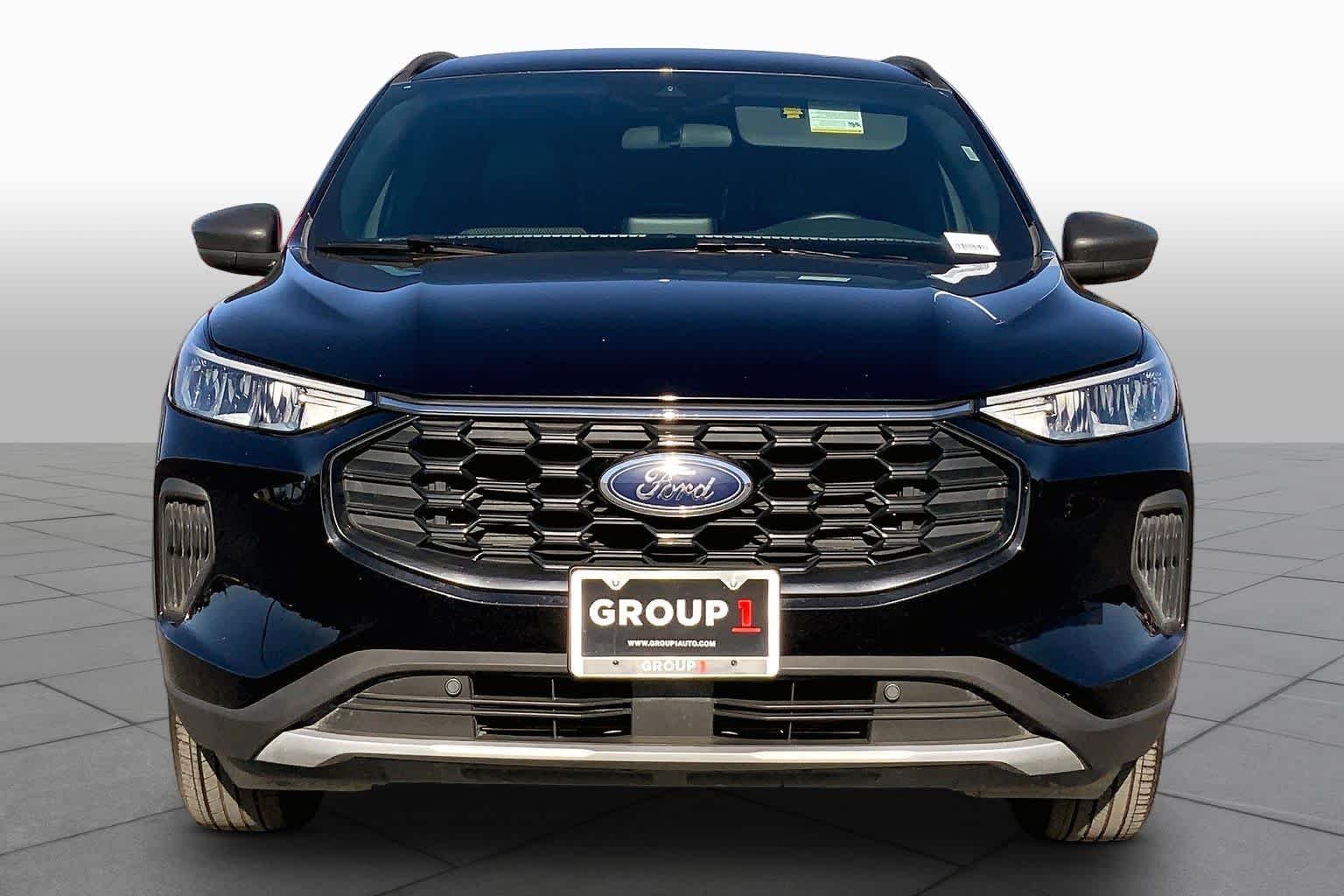 Used 2025 Agate Black Metallic Ford ST-Line image 4