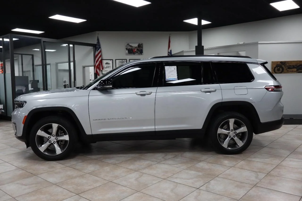 Used 2021 Silver Zynith Jeep Limited image 2