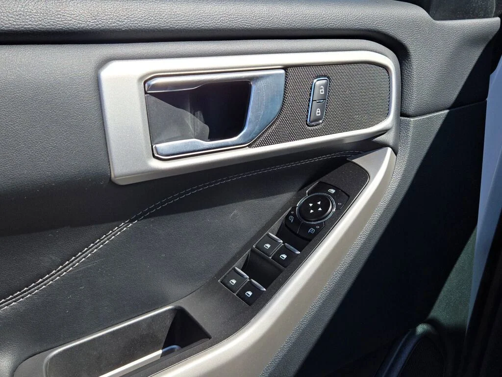 Certified Used 2023 Oxford White Ford XLT image 22