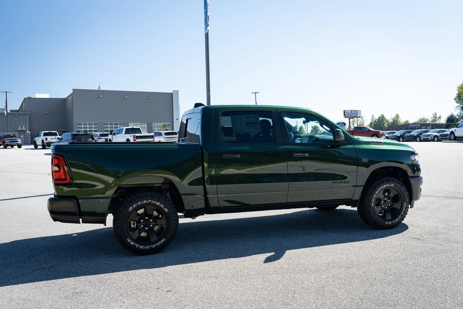 New 2027 Serrano-Green Metallic Exterior Paint RAM Warlock image 10