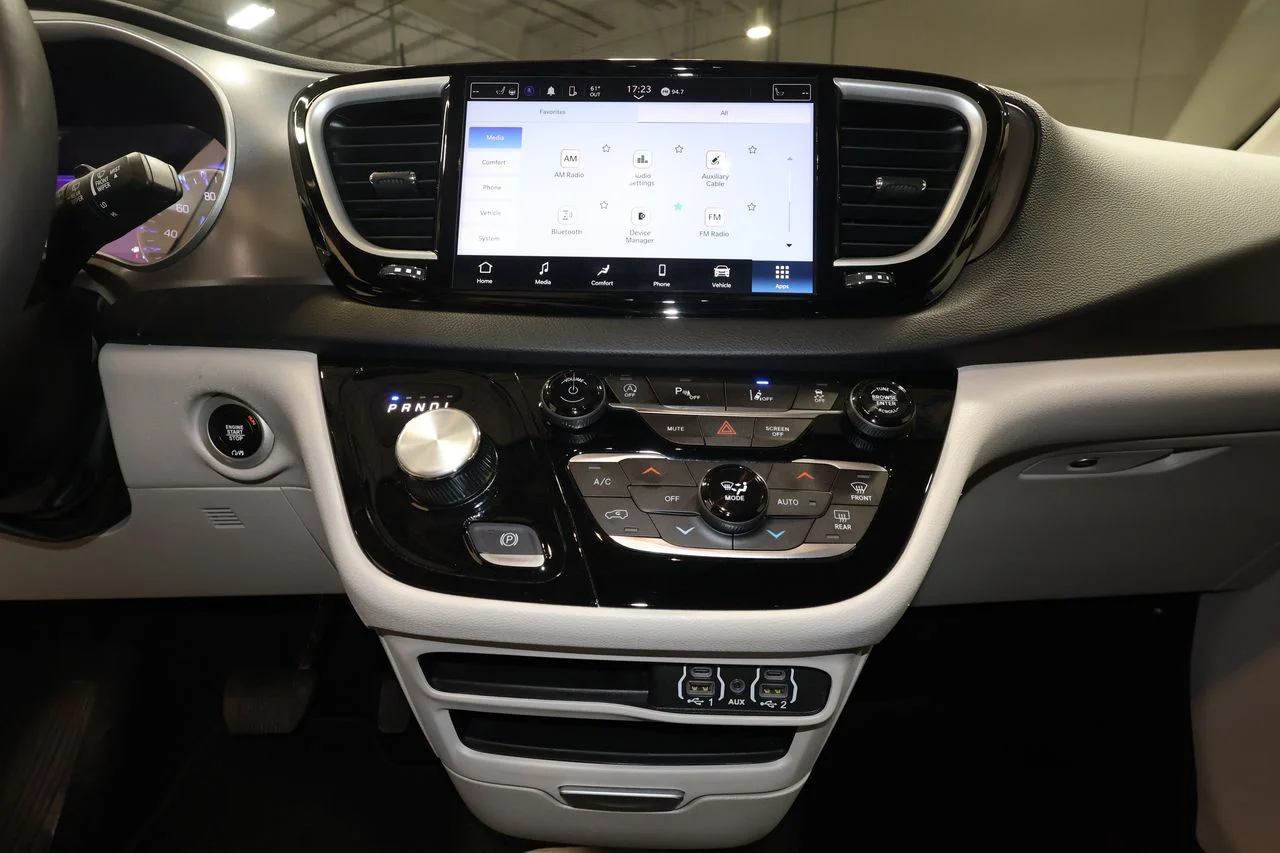 2024 Chrysler Pacifica Touring L - Photo 15