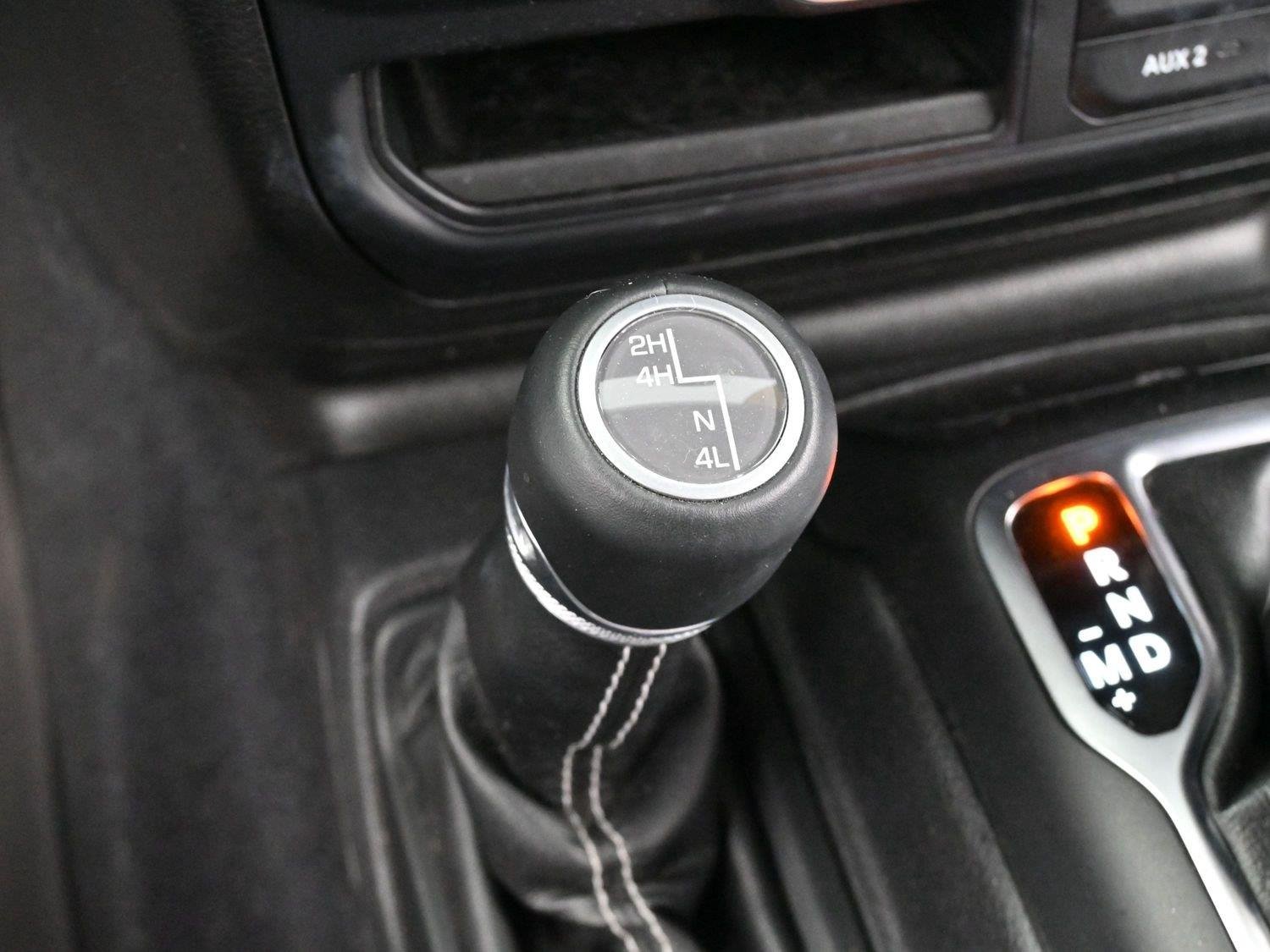 Used 2018 Granite Crystal Metallic Clearcoat Jeep Sahara image 22