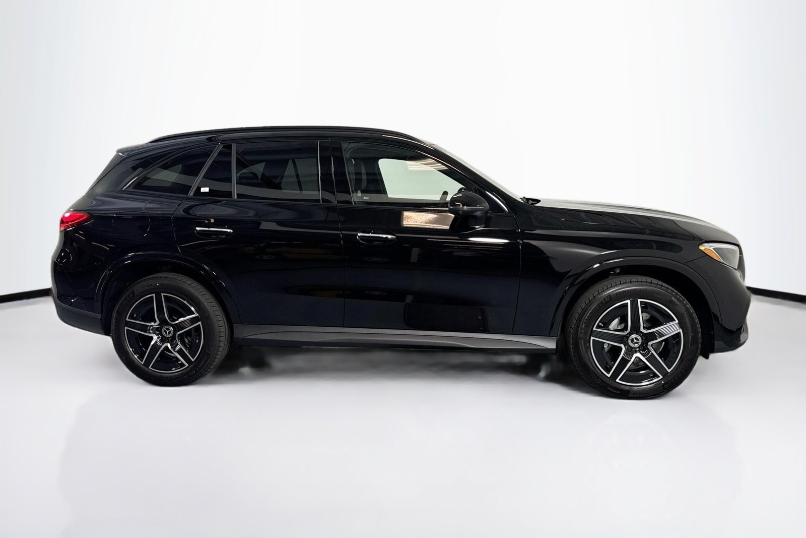 New 2026 Black Mercedes-Benz GLC 300 image 4