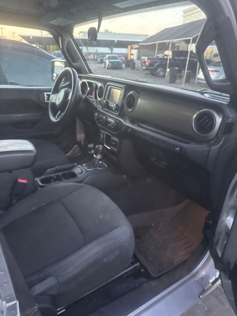 Used 2018 Billet Silver Metallic Clearcoat Jeep Sport image 5