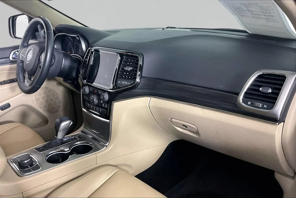 Certified Used 2019 Brown Jeep Limited 4x4 image 25