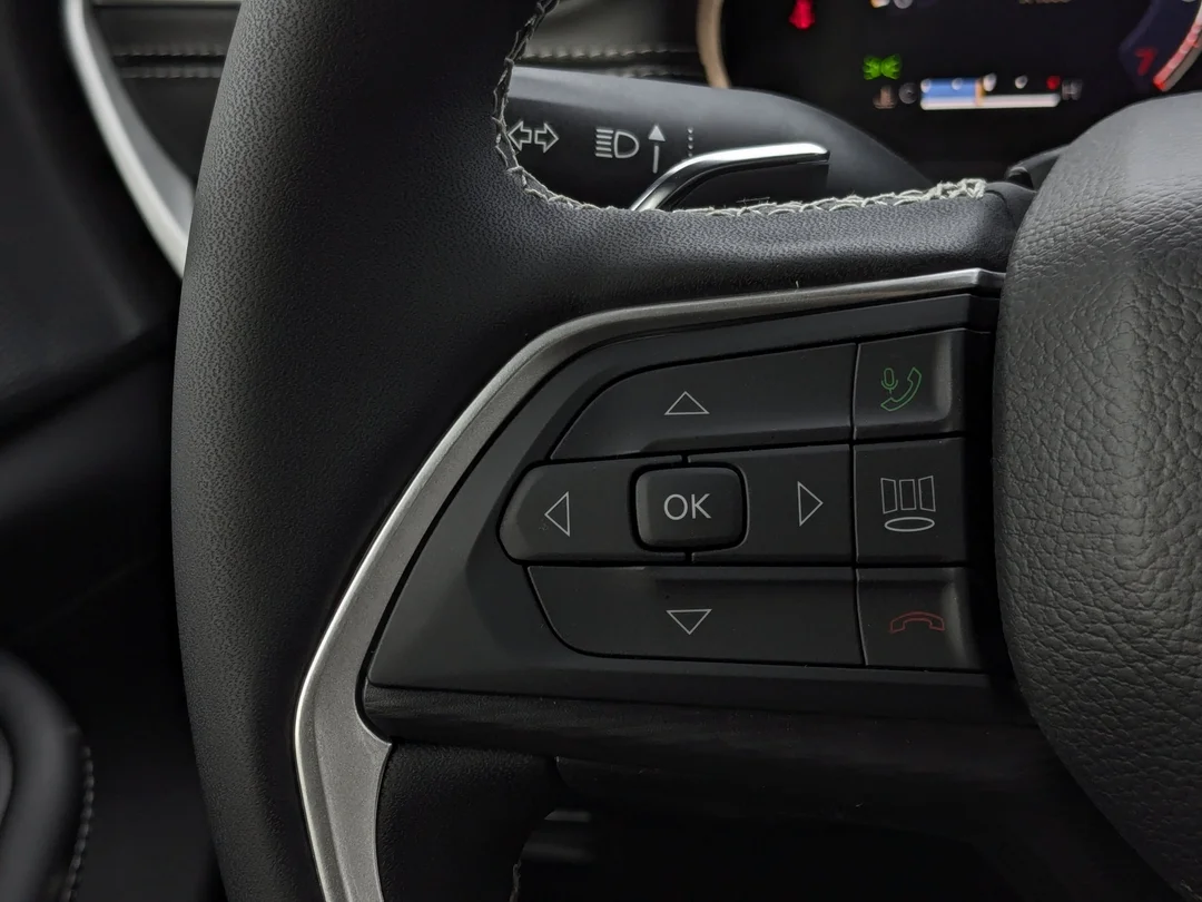 New 2025 Black Jeep Altitude - - 4x4 - Power Sunroof - Power Liftgate - Wireless Charging - 20 Black Wheels & More! image 17