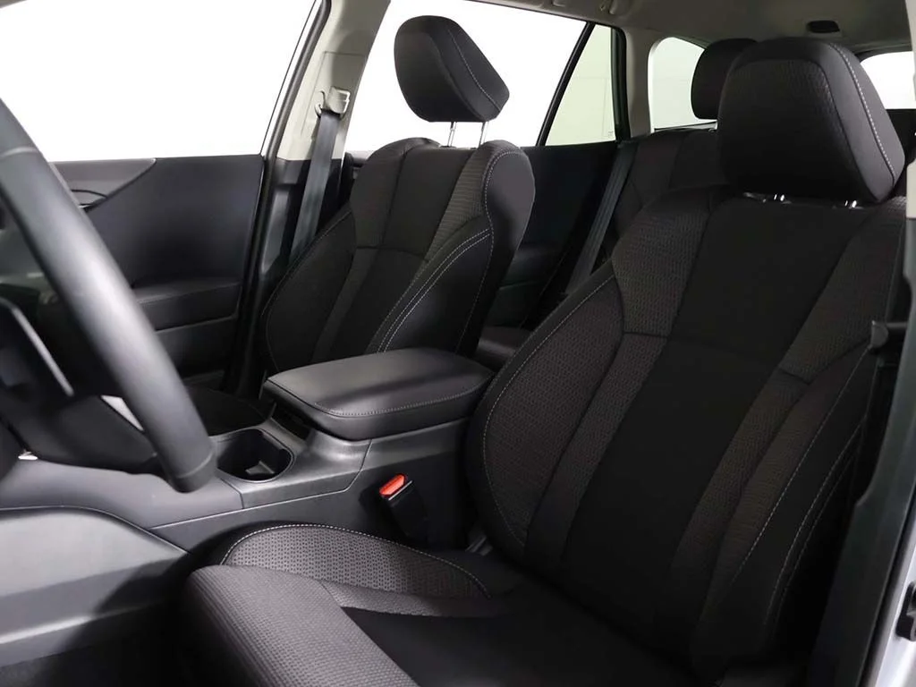 Used 2025 Ice Silver Metallic Subaru Premium image 26