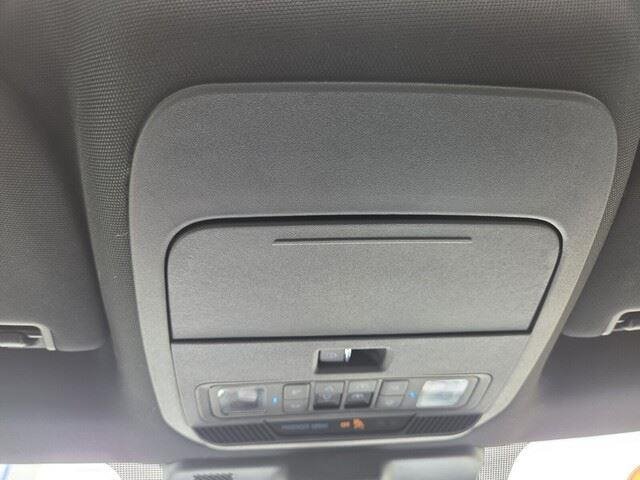 Used 2023 Atlas Blue Metallic Ford XLT image 23