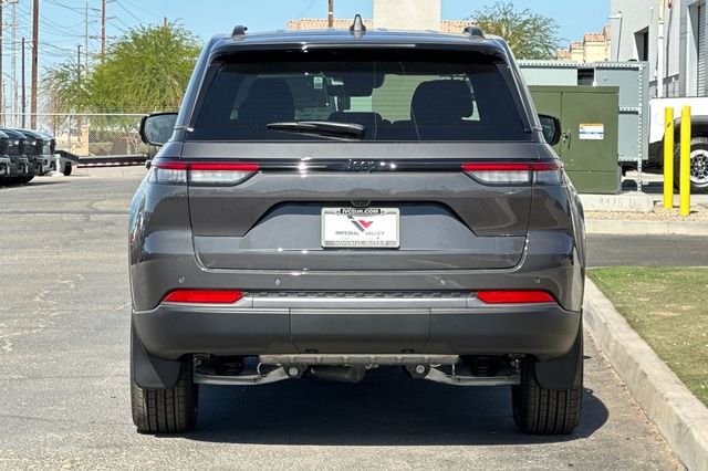 New 2026 Baltic Gray Metallic Clear-Coat Exterior Paint Jeep Laredo Altitude image 4