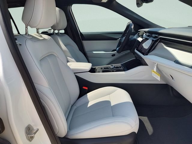 New 2026 Bright White Clear-Coat Exterior Paint Jeep Limited image 29