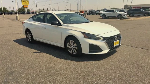 Used 2024 White Nissan 2.5 S image 2