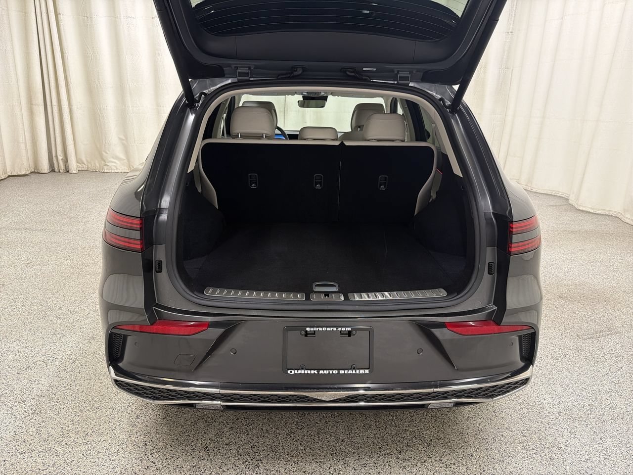 Certified Used 2026 Makalu Gray Genesis 2.5T Select image 17
