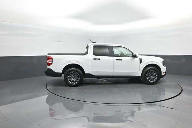 New 2026 Oxford White Ford XLT image 8