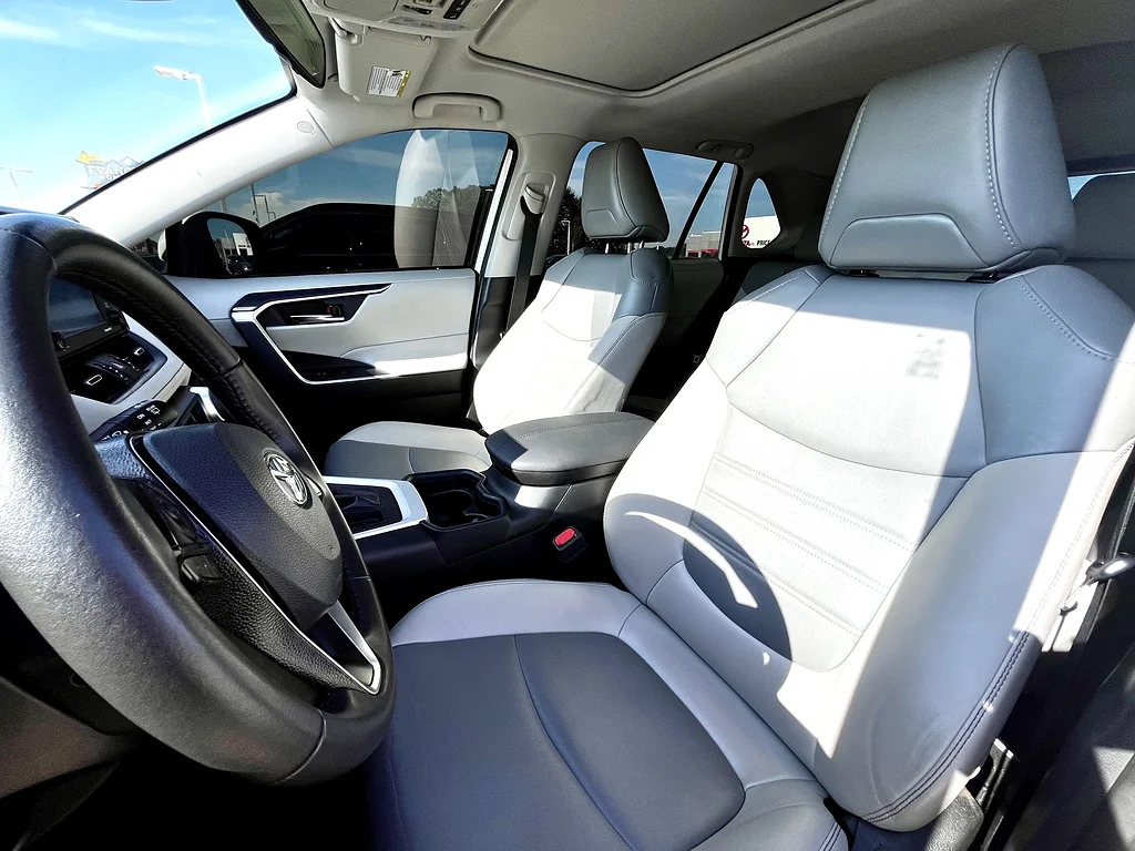 Used 2021 Blizzard Pearl Toyota XLE Premium image 8