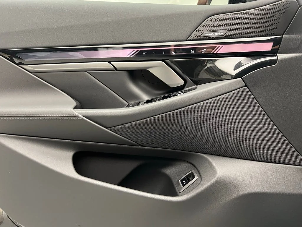 New 2027 Black Sapphire Metallic BMW 530i xDrive image 20