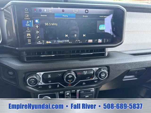Used 2024 Red Jeep Sport S image 19