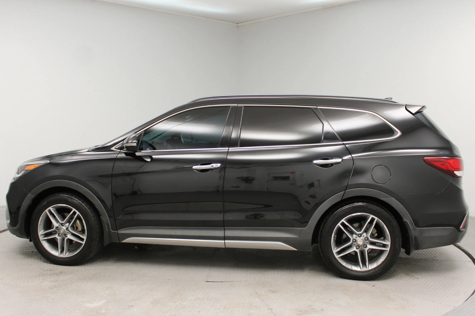 Used 2018 Becketts Black Hyundai Limited Ultimate 3.3L Auto image 36