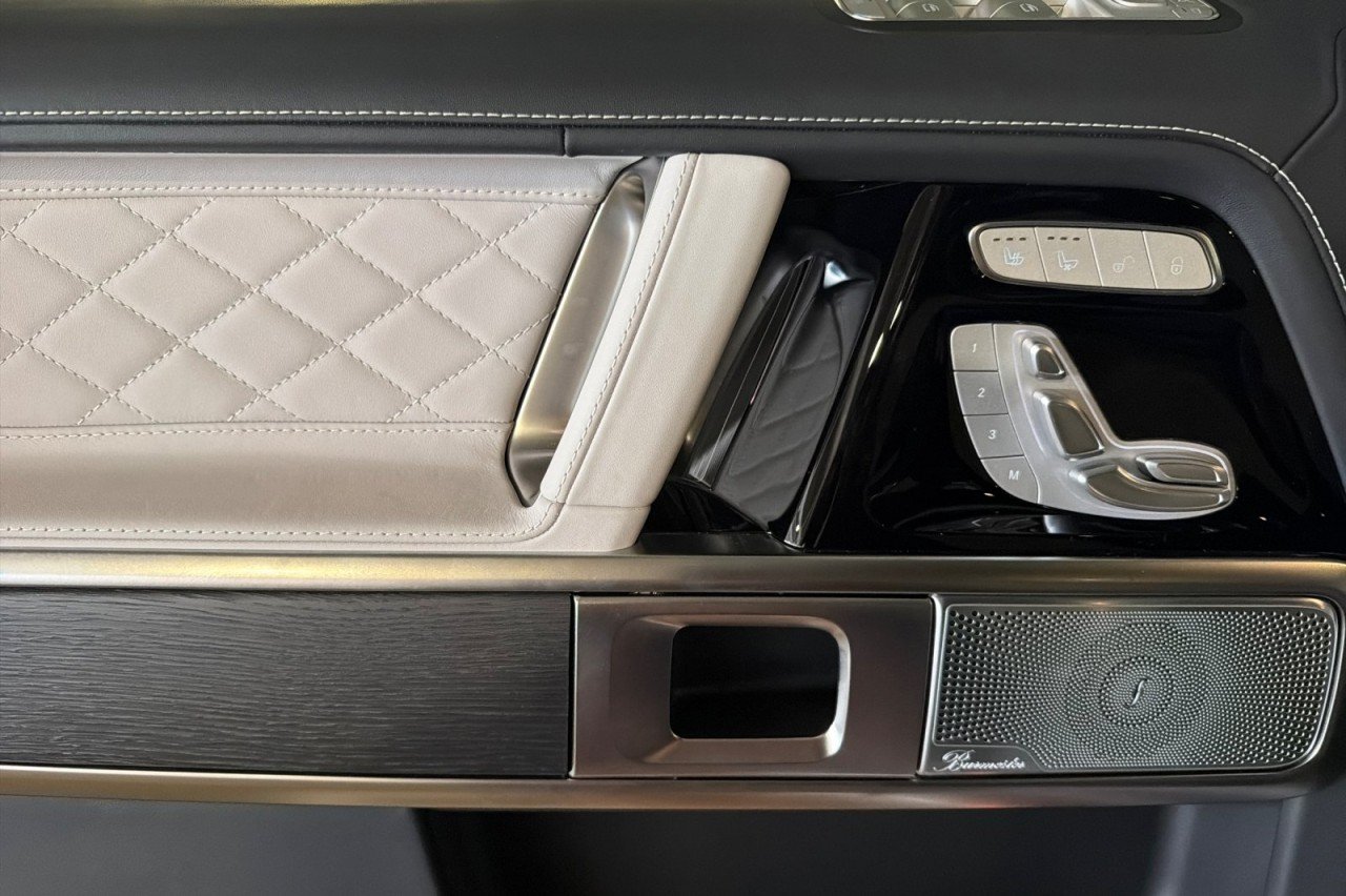 New 2027 MANUFAKTUR Arabian Grey Non- Metallic Mercedes-Benz G 580e SUV image 10