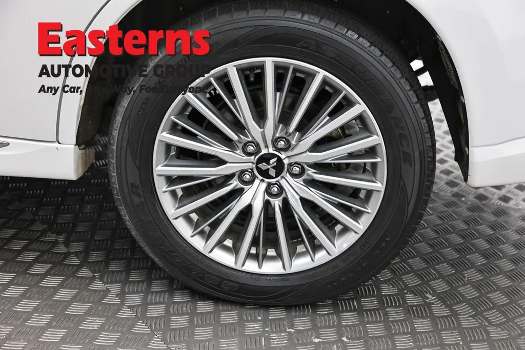 Used 2020 White Mitsubishi SEL image 32