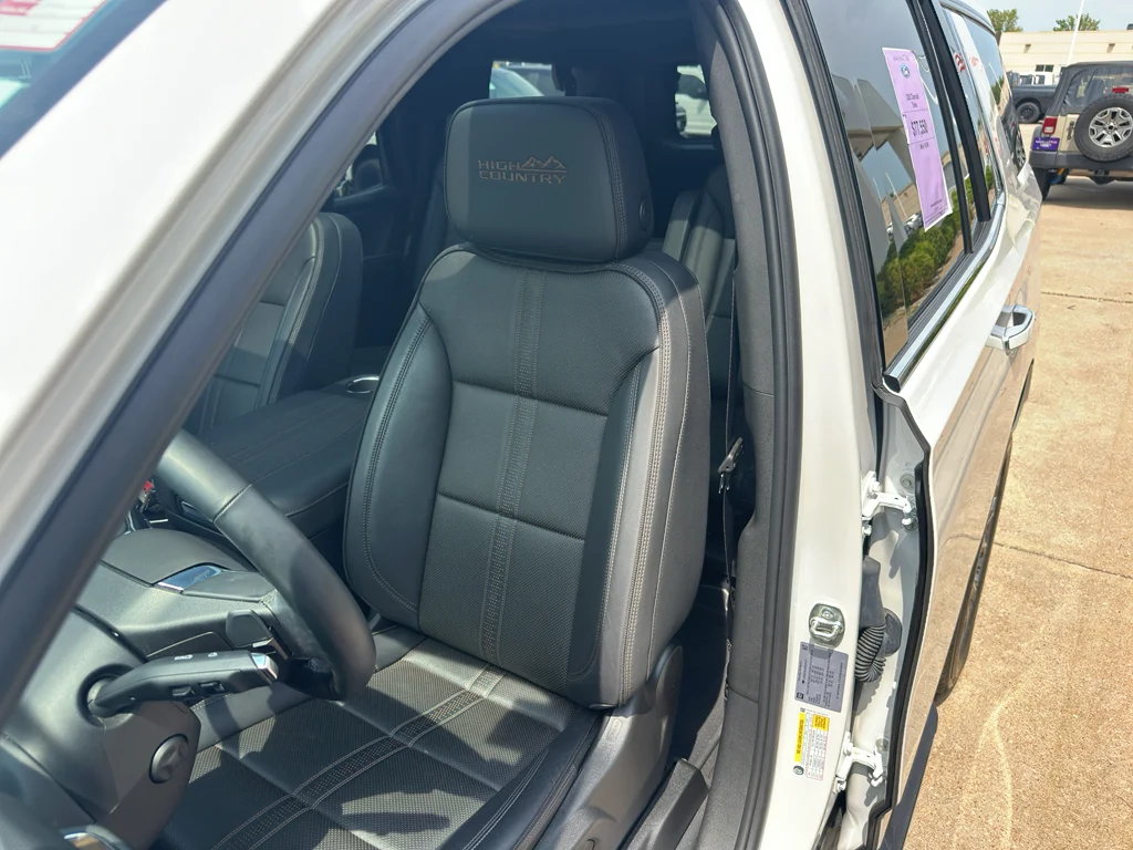 Used 2025 Iridescent Pearl Tricoat Chevrolet High Country image 31