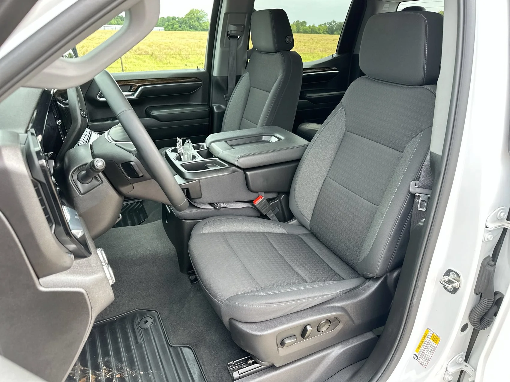 Used 2024 Summit White GMC Elevation image 11