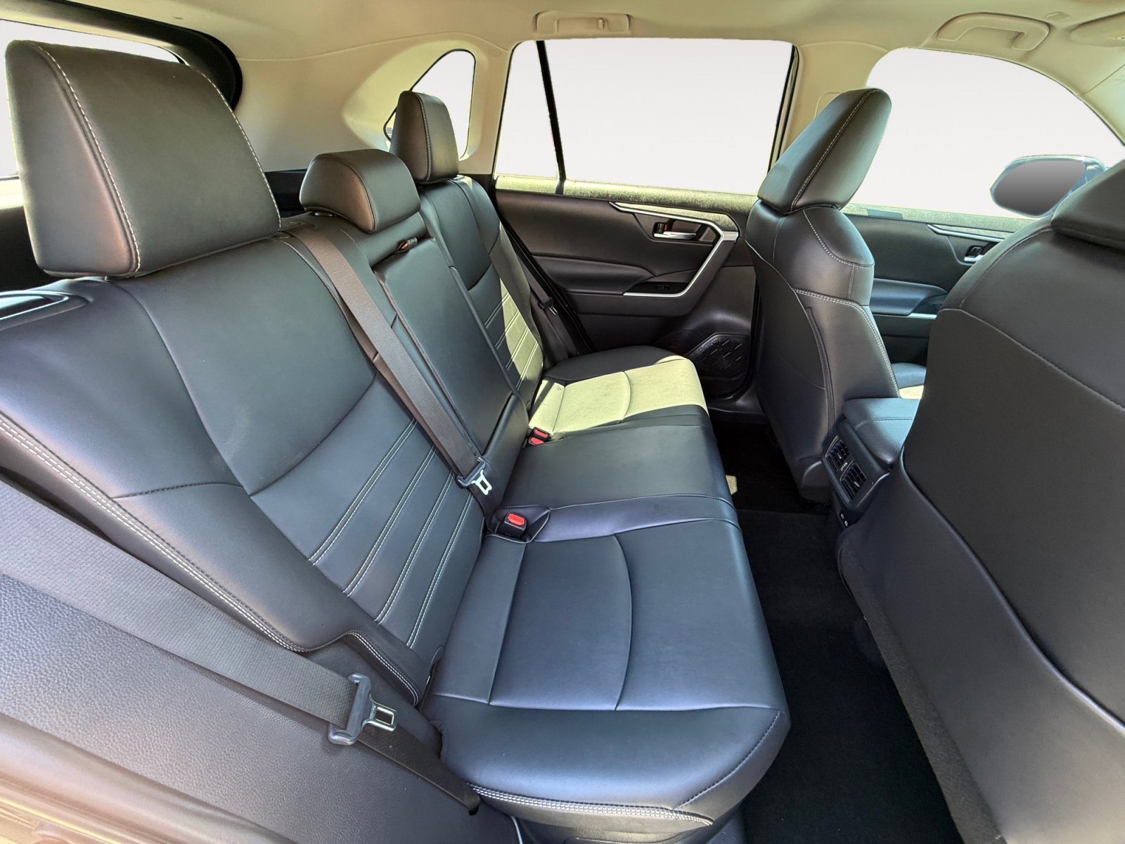 Used 2024 Magnetic Gray Metallic Toyota XLE Premium image 18