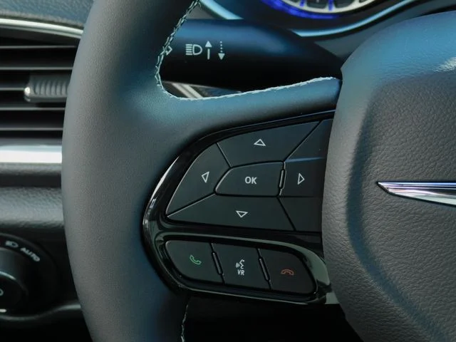 New 2026 Diamond Black Crystal Pearl-Coat Exterior Paint Chrysler Limited image 9