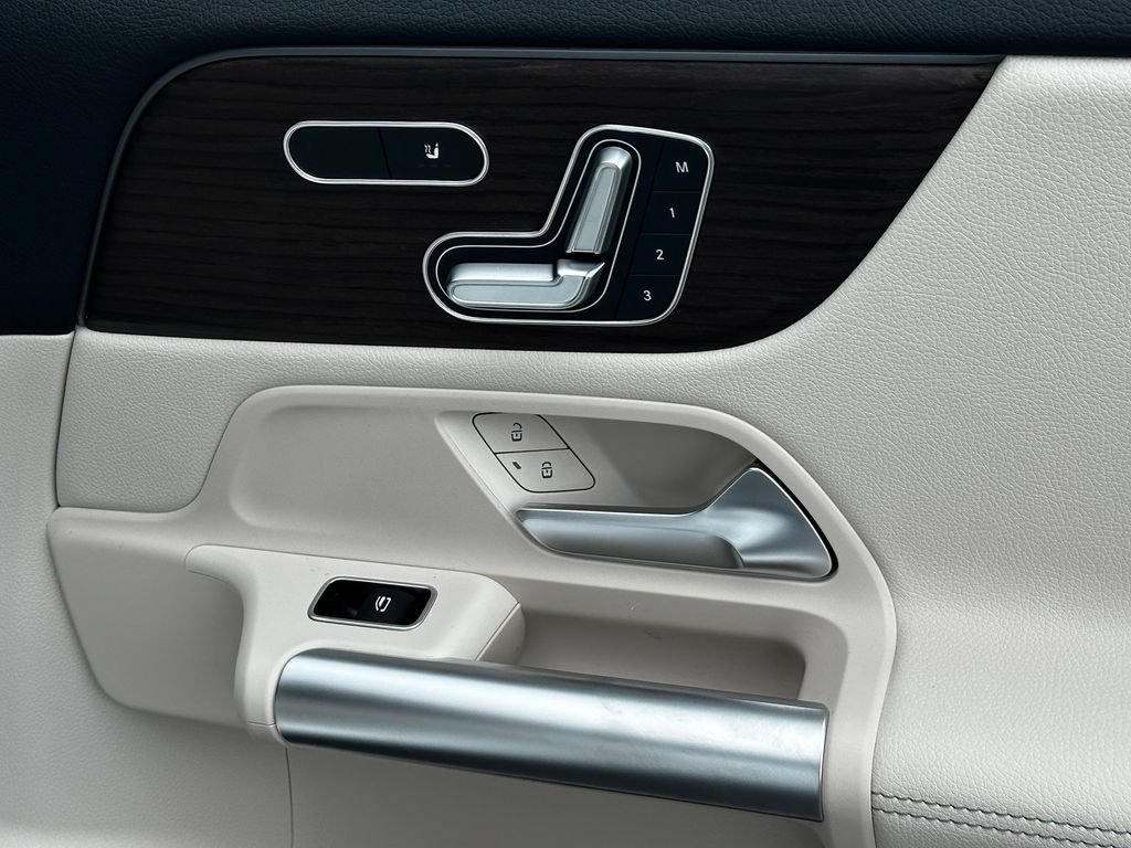 New 2026 Polar White Mercedes-Benz GLA 250 image 17