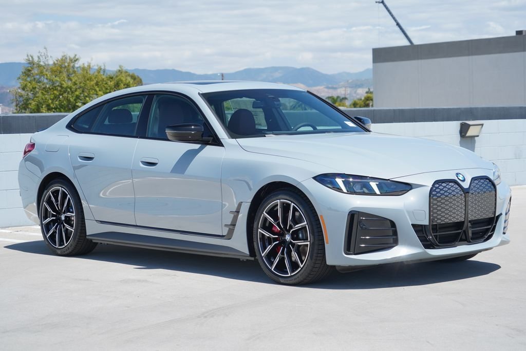 New 2026 Brooklyn Grey Metallic BMW xDrive40 image 3