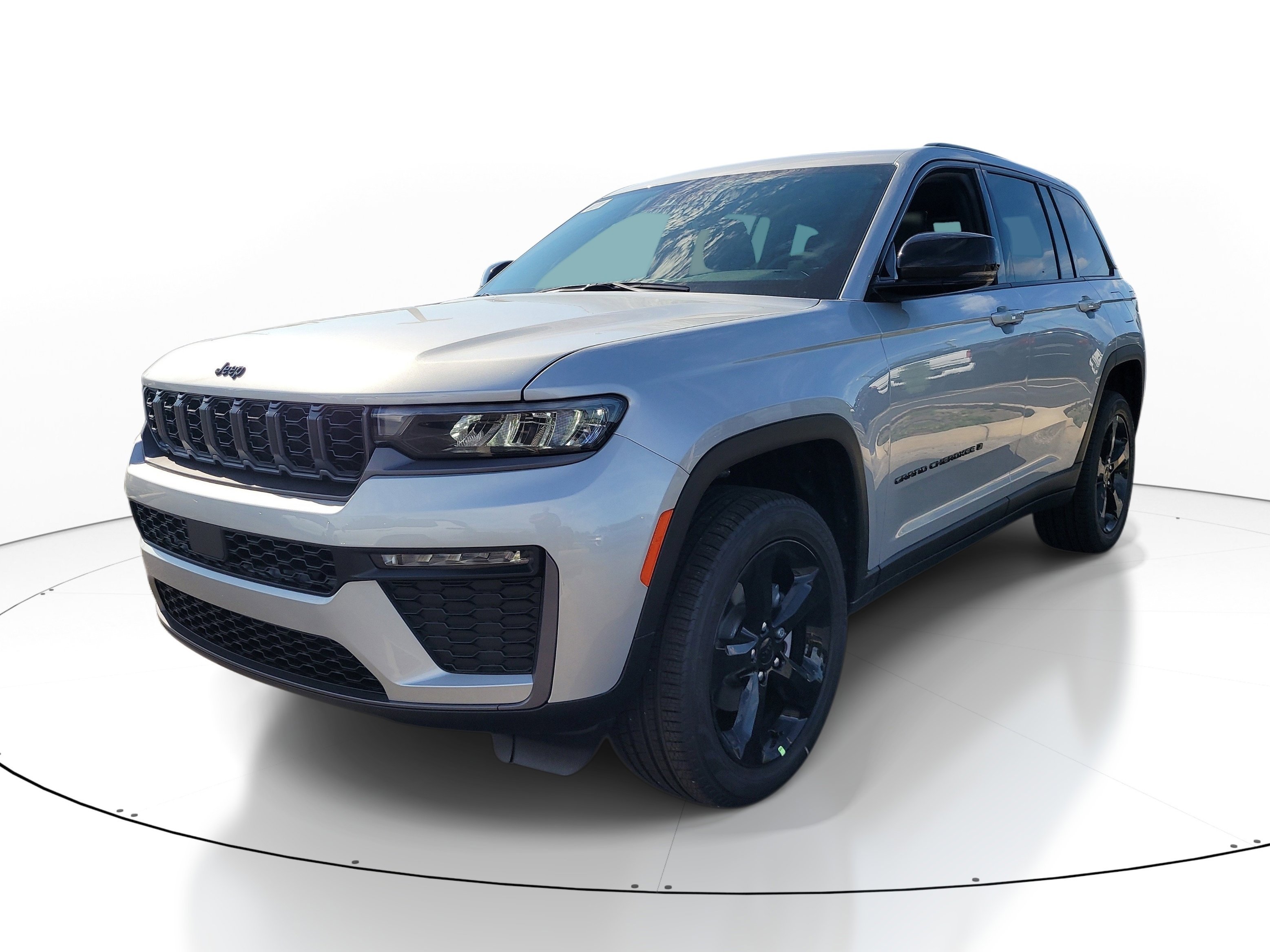 New 2026 Silver Zynith Exterior Paint Jeep Limited image 4