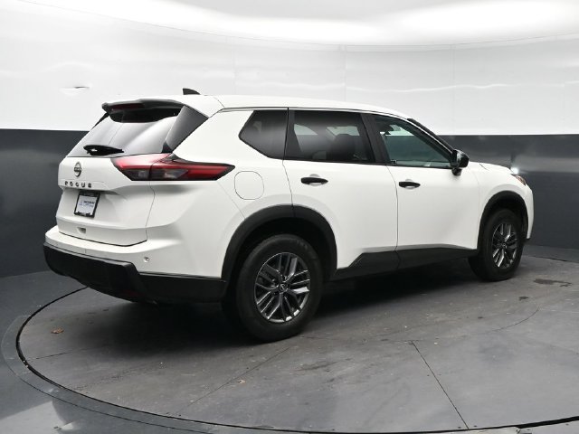 Used 2024 Glacier White Nissan S image 5