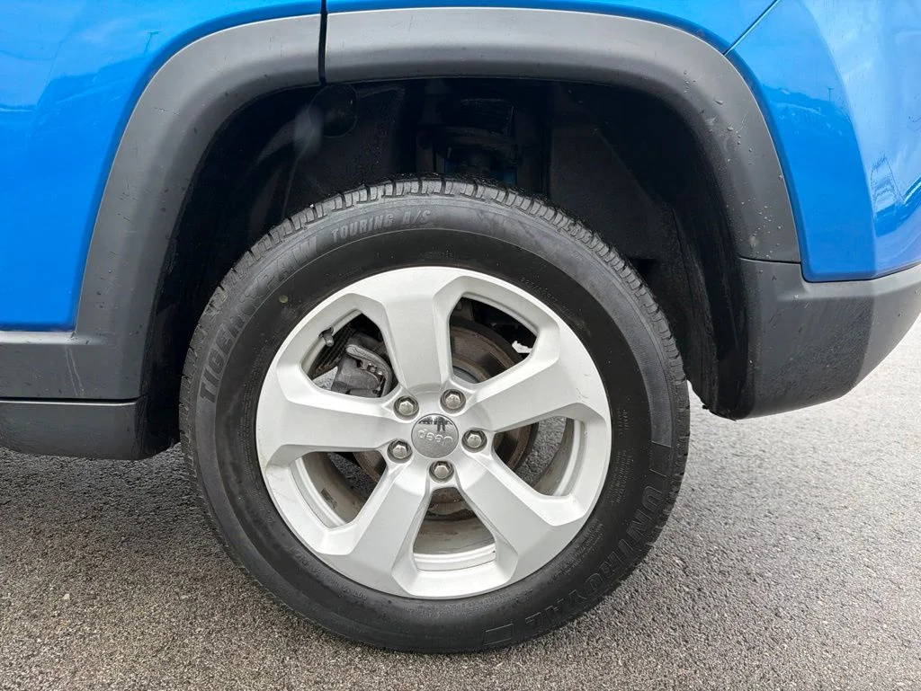 Certified Used 2018 Blue Jeep Latitude image 27