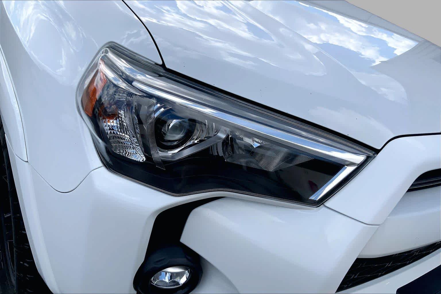 Used 2021 Super White Toyota SR5 Premium image 28
