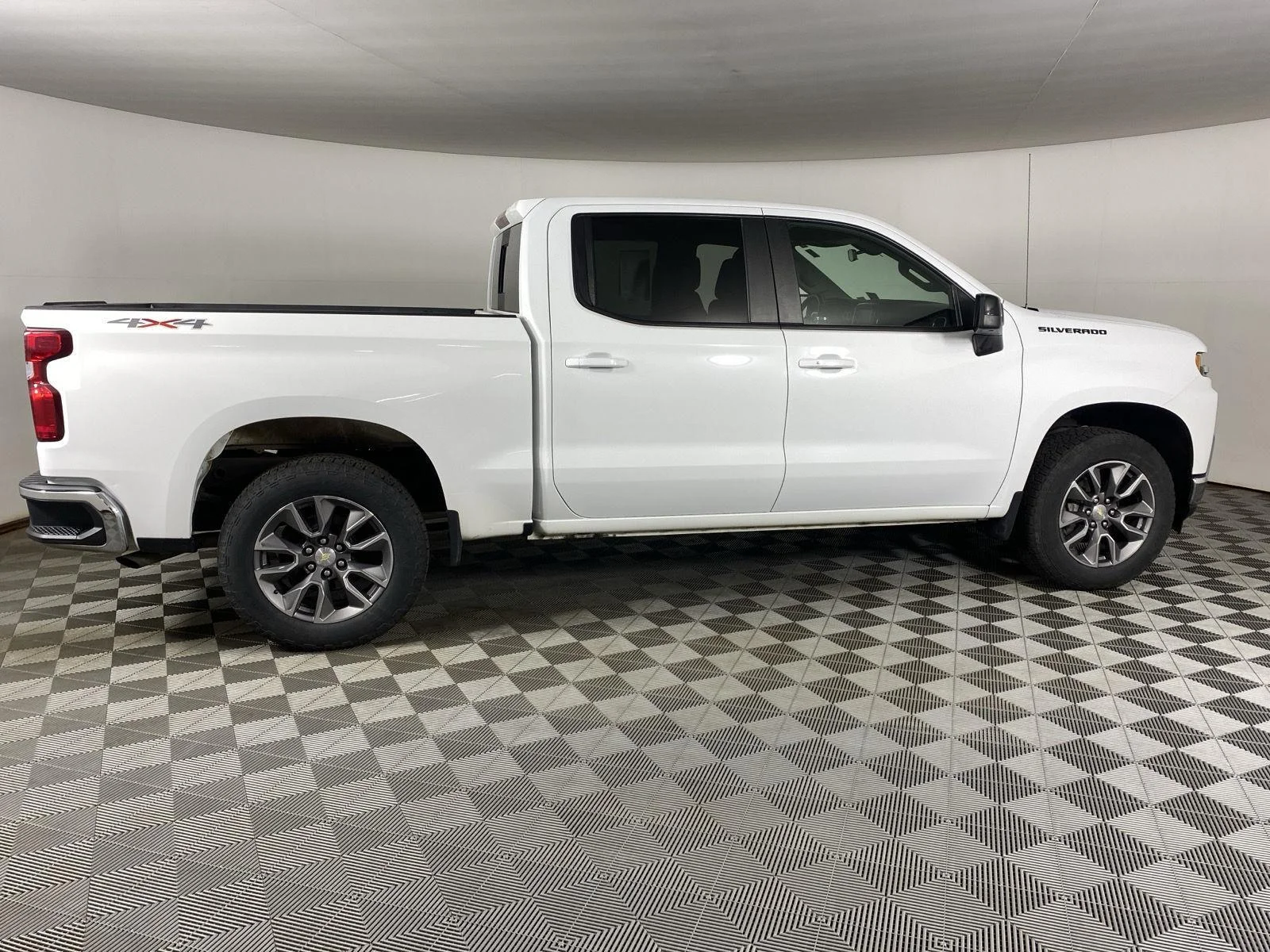 Used 2021 SUMMIT WHITE Chevrolet LT image 8