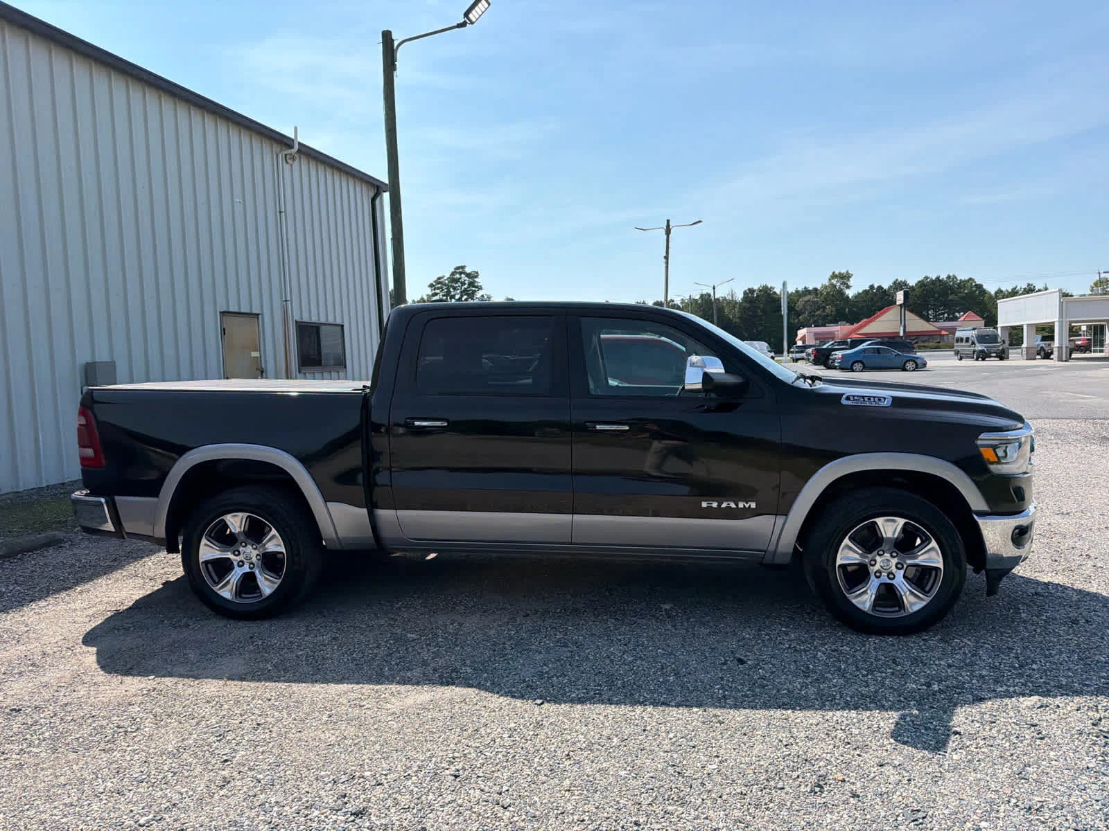 Used 2020 Diamond Black Crystal Pearlcoat Ram Laramie image 11