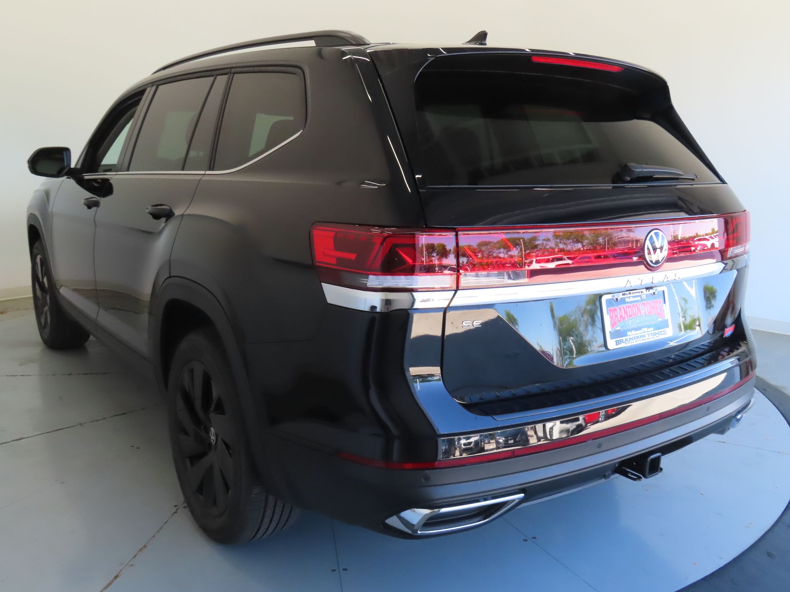 New 2026 Black Volkswagen 2.0T SE w/Technology image 6