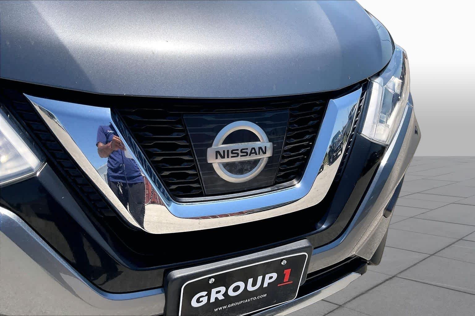 Used 2017 Gun Metallic Nissan SL image 28