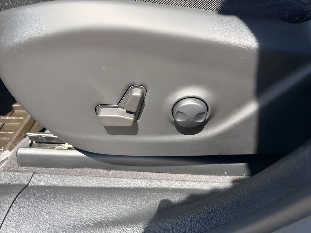 Used 2022 Gray Jeep Limited image 10
