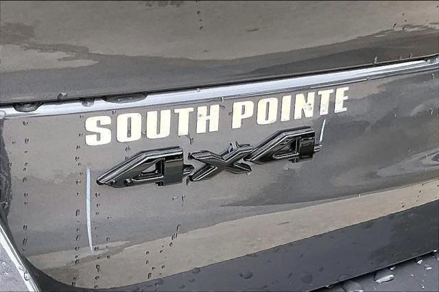New 2026 Baltic Gray Metallic Clear-Coat Exterior Paint Jeep Laredo Altitude image 15