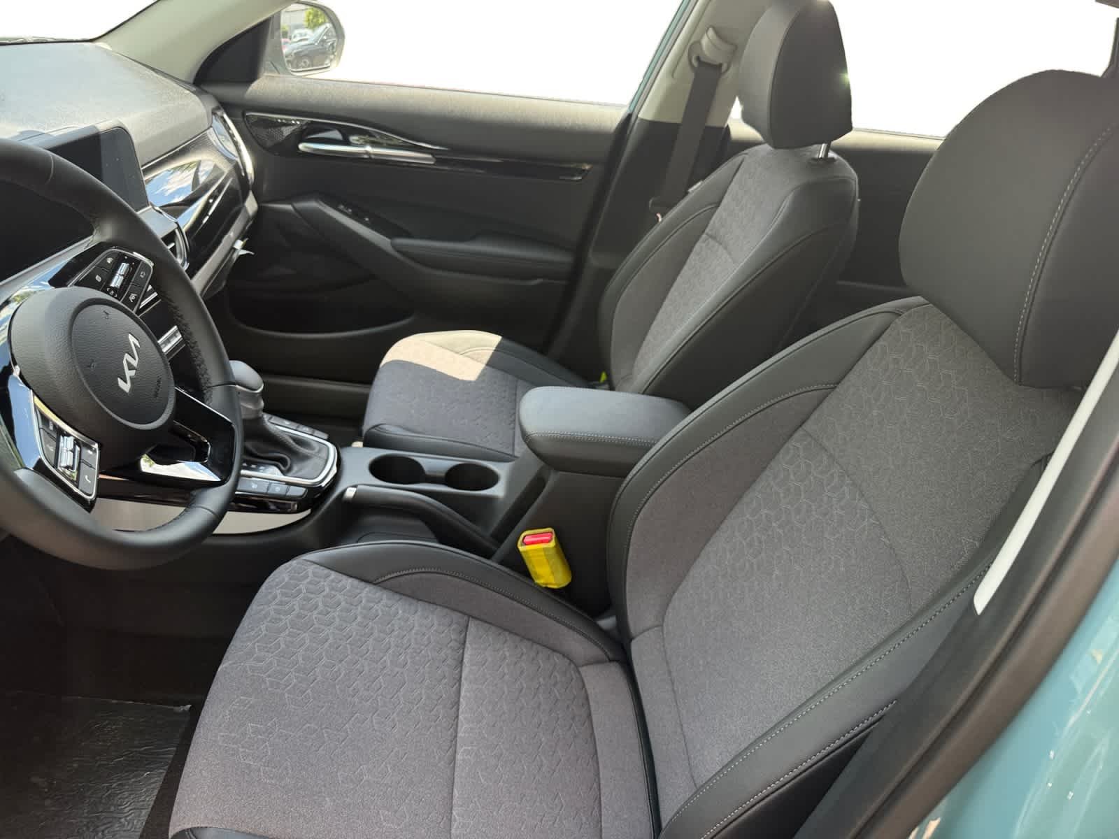 New 2026 Pluton Blue/Black Roof Kia S image 11