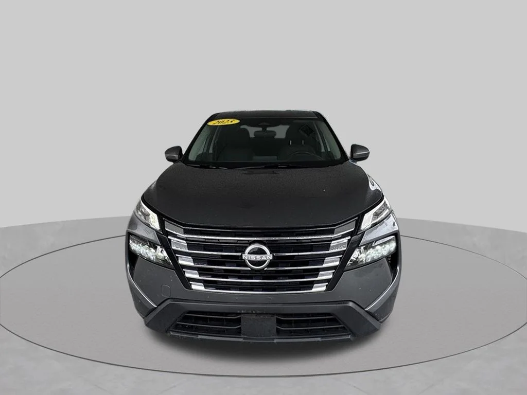 Used 2025 Gray Nissan SV image 3