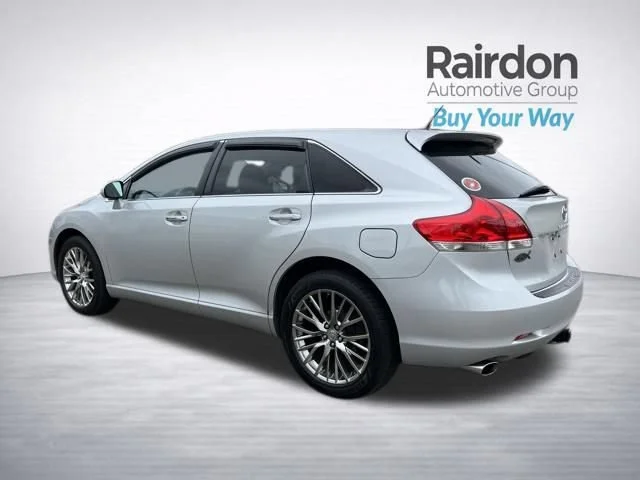Used 2009 Classic Silver Metallic Toyota Base image 5