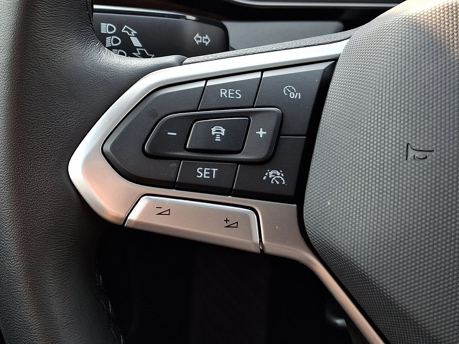 New 2026 Opal White Pearl - 0P0P Volkswagen SE image 22