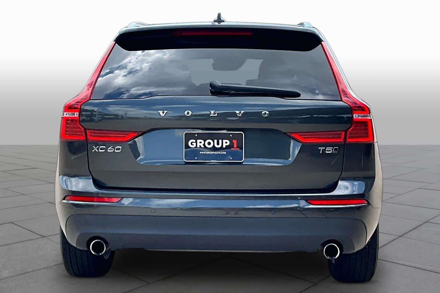 Used 2020 Pine Grey Metallic Volvo Momentum image 5